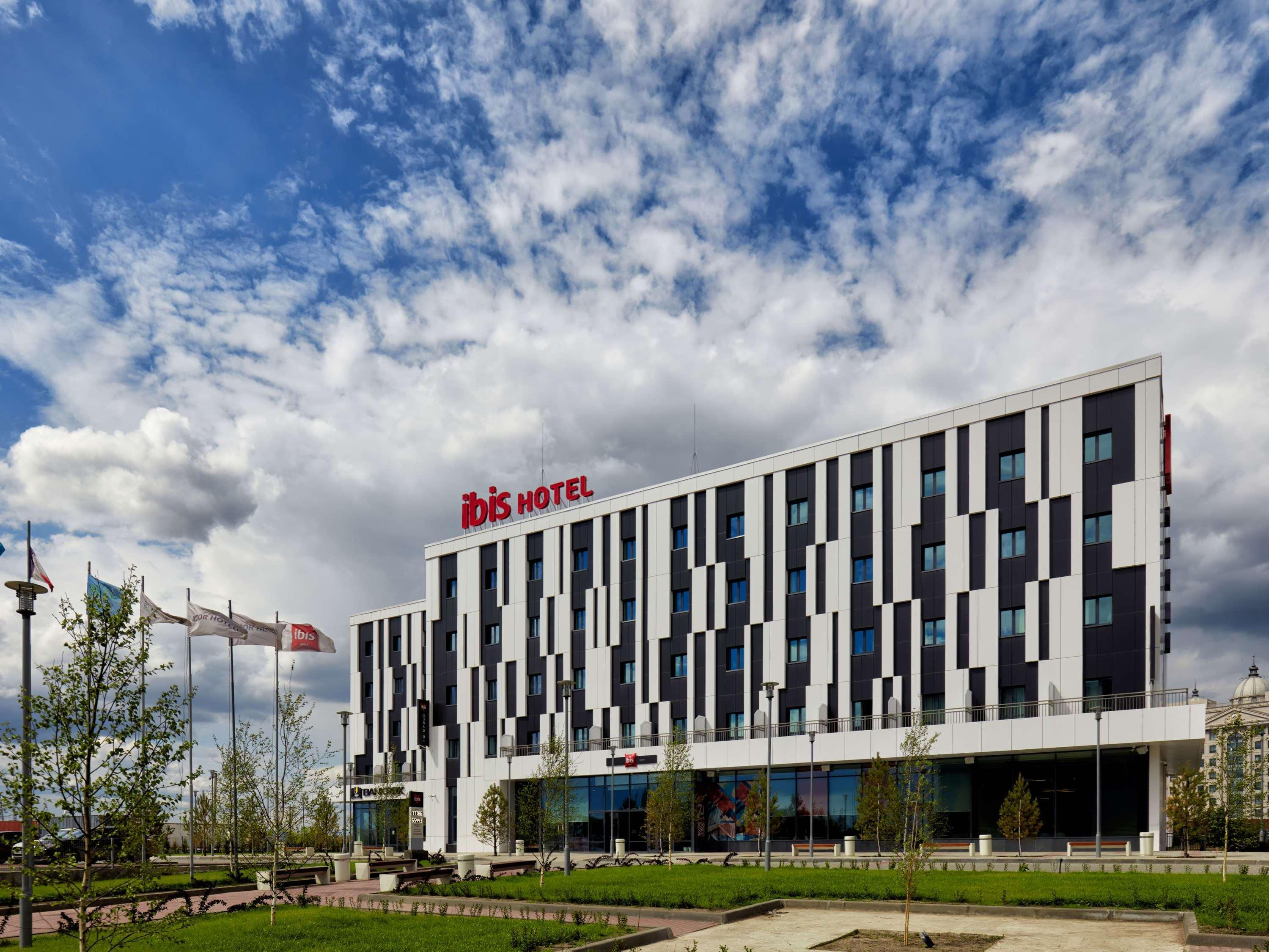 Hotel Ibis Aqtöbe Esterno foto