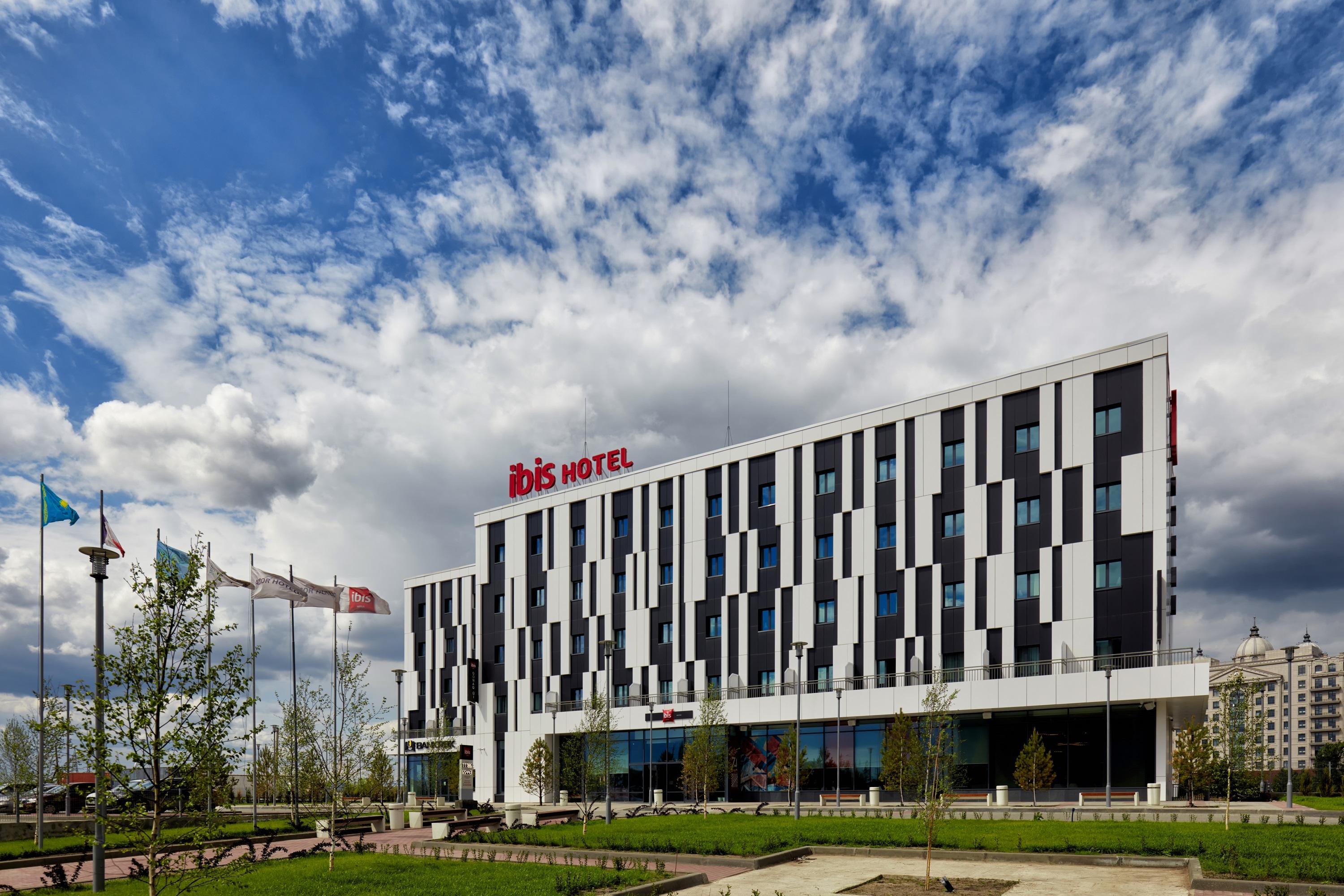 Hotel Ibis Aqtöbe Esterno foto