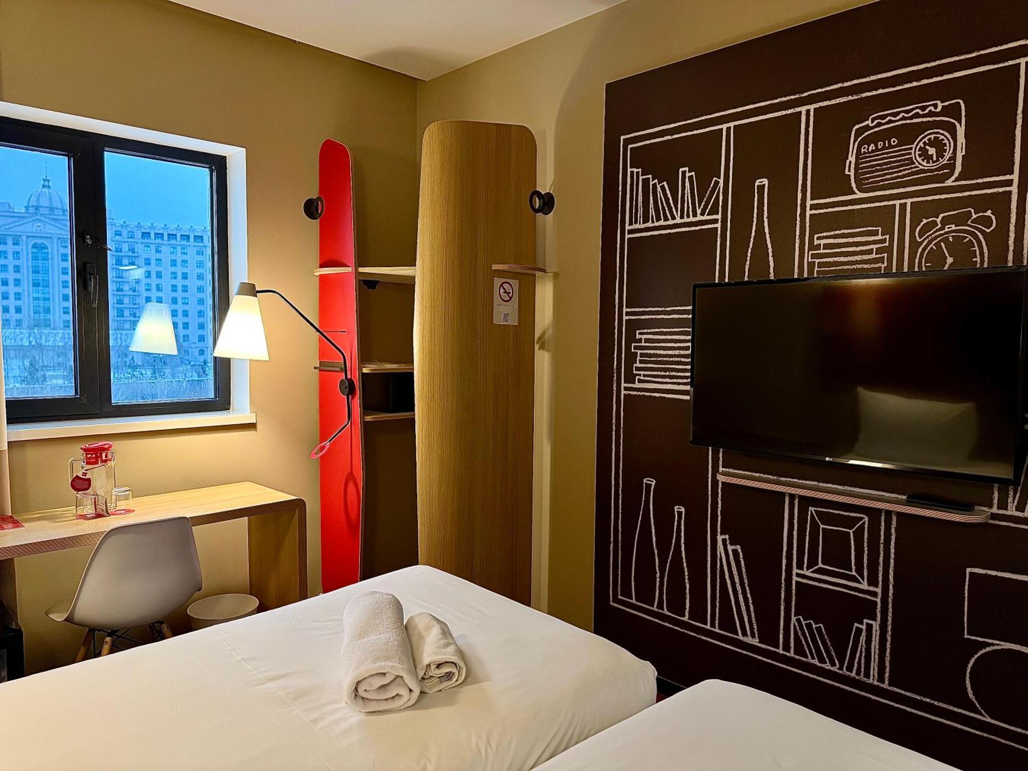 Hotel Ibis Aqtöbe Esterno foto