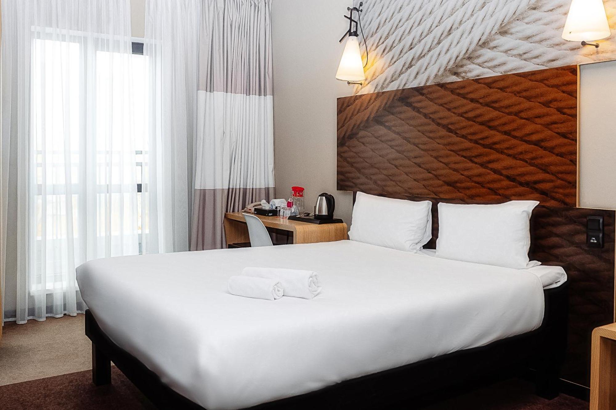 Hotel Ibis Aqtöbe Esterno foto