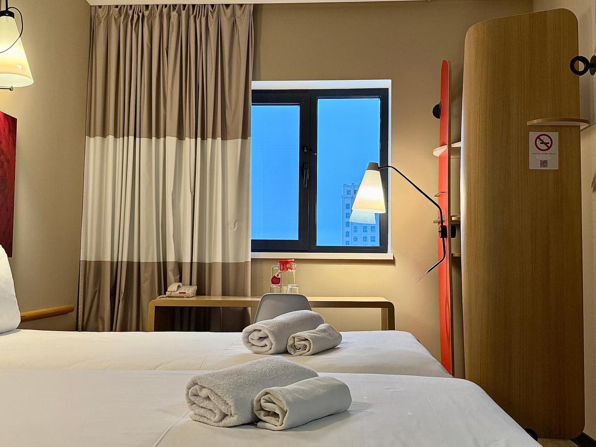 Hotel Ibis Aqtöbe Esterno foto