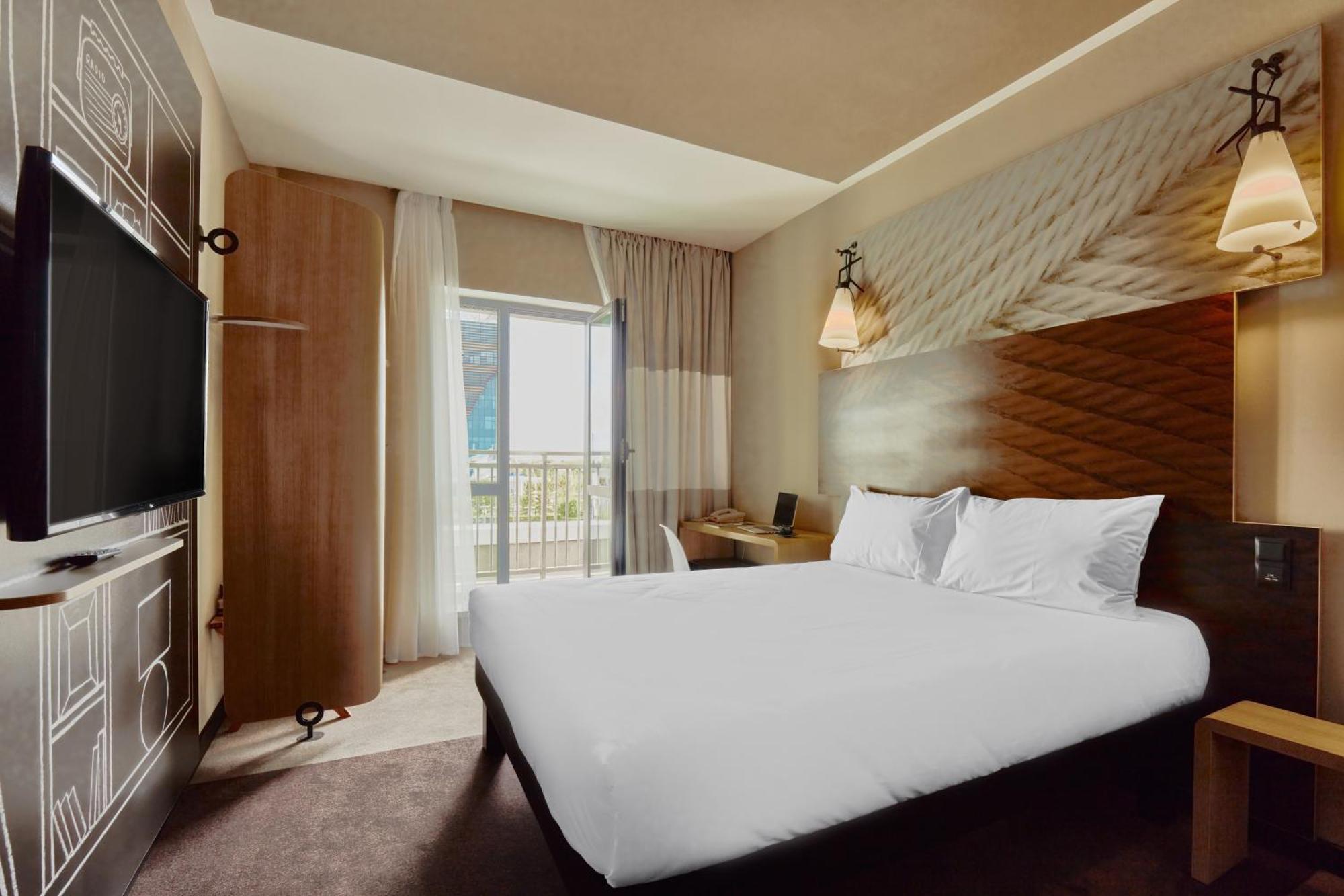 Hotel Ibis Aqtöbe Esterno foto